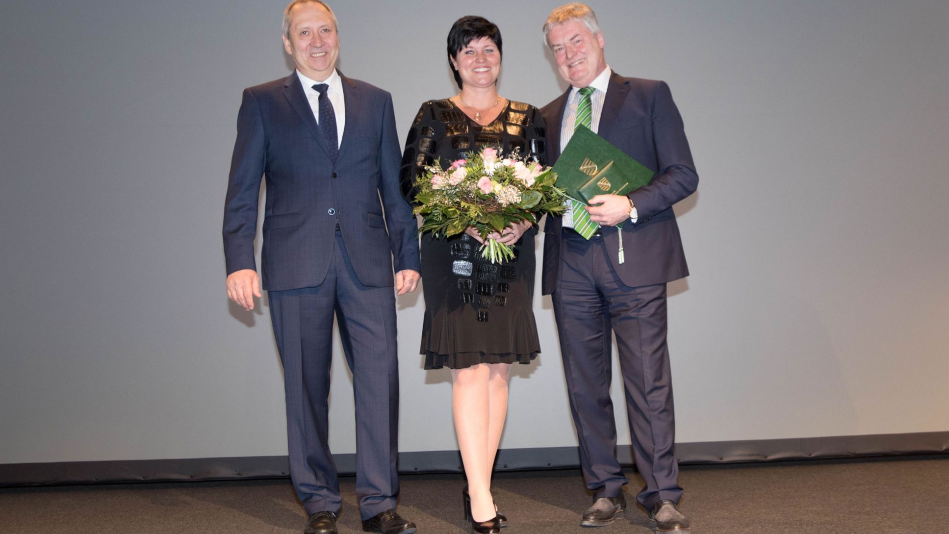 Dr. Jörg Brückner, Katrin Bülow, Siegfried Bülow, l-r, Verleihung des VSW-Ehrenpreises, 2017, Porsche AG