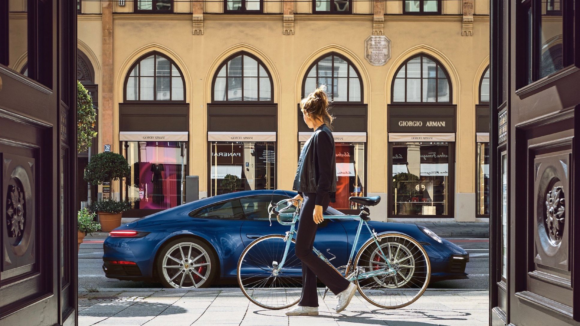 Прохожий, Porsche 911 (992), Мюнхен, 2018, Porsche AG