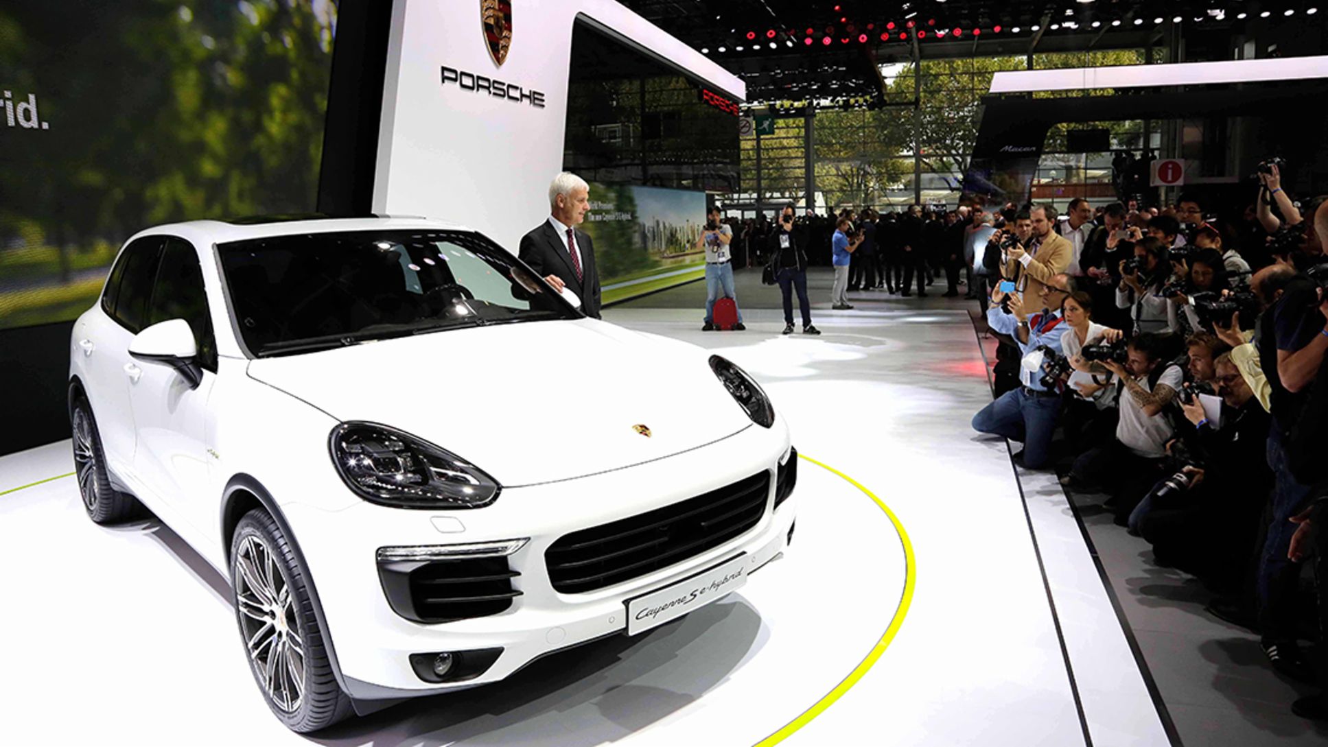 Matthias Mueller, CEO, Cayenne S E-Hybrid, Paris Motor Show, 2014, Porsche AG