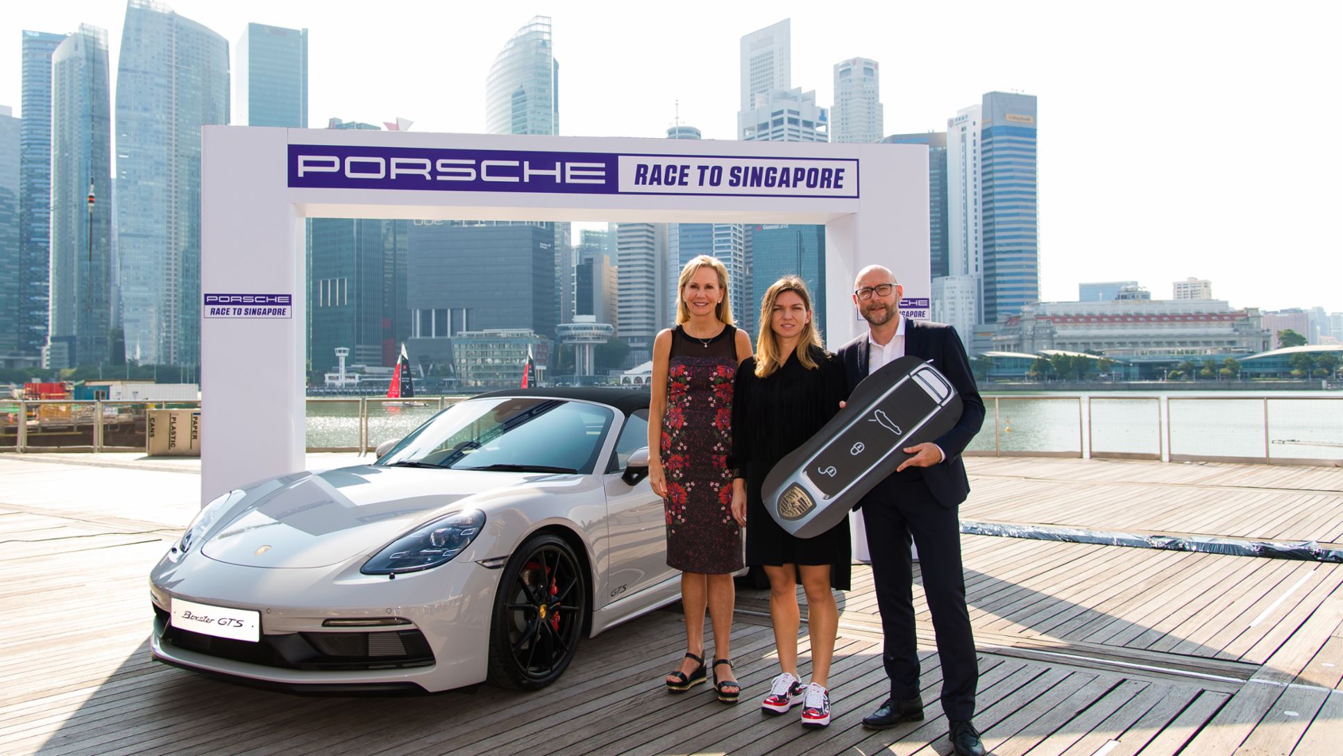 Micky Lawler, WTA, Simona Halep, winner of the “Porsche Race to Singapore”, Oliver Eidam, Porsche AG, l-r, 718 Boxster GTS, Singapur, 2018, Porsche AG