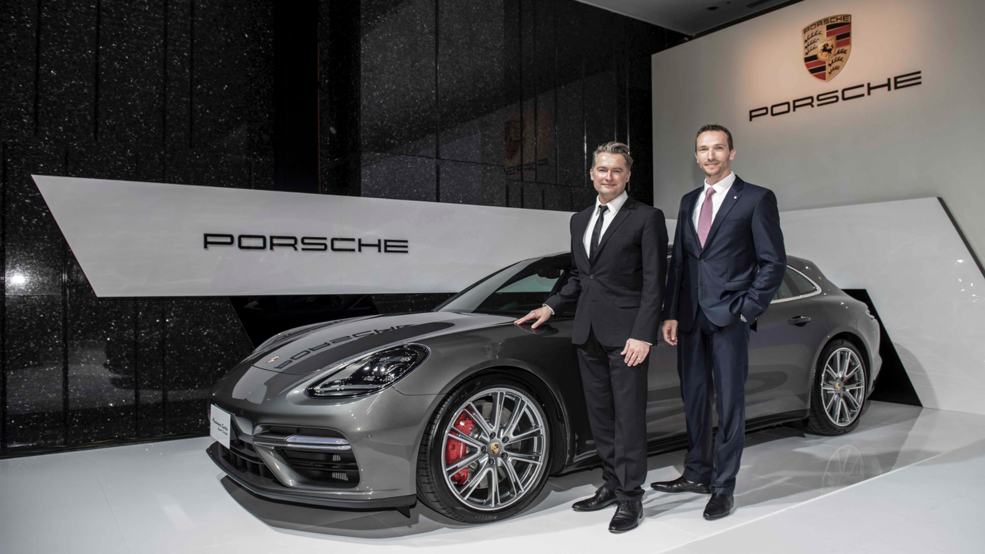 Matthias Becker, Vice President of Region Overseas and Emerging Markets, Martin Limpert, Chief Executive Officer Porsche Taiwan, l-r, Panamera Turbo Sport, Taipei, 2018, Porsche AG