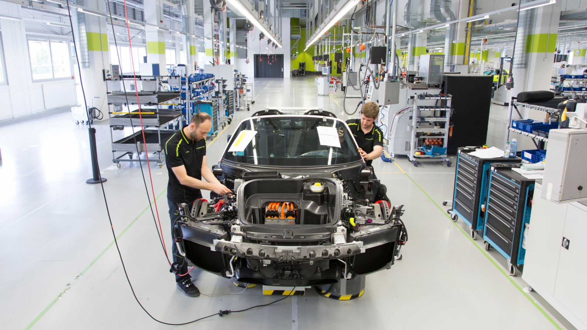 On the road to the future: assembly of the last Porsche 918 Spyder