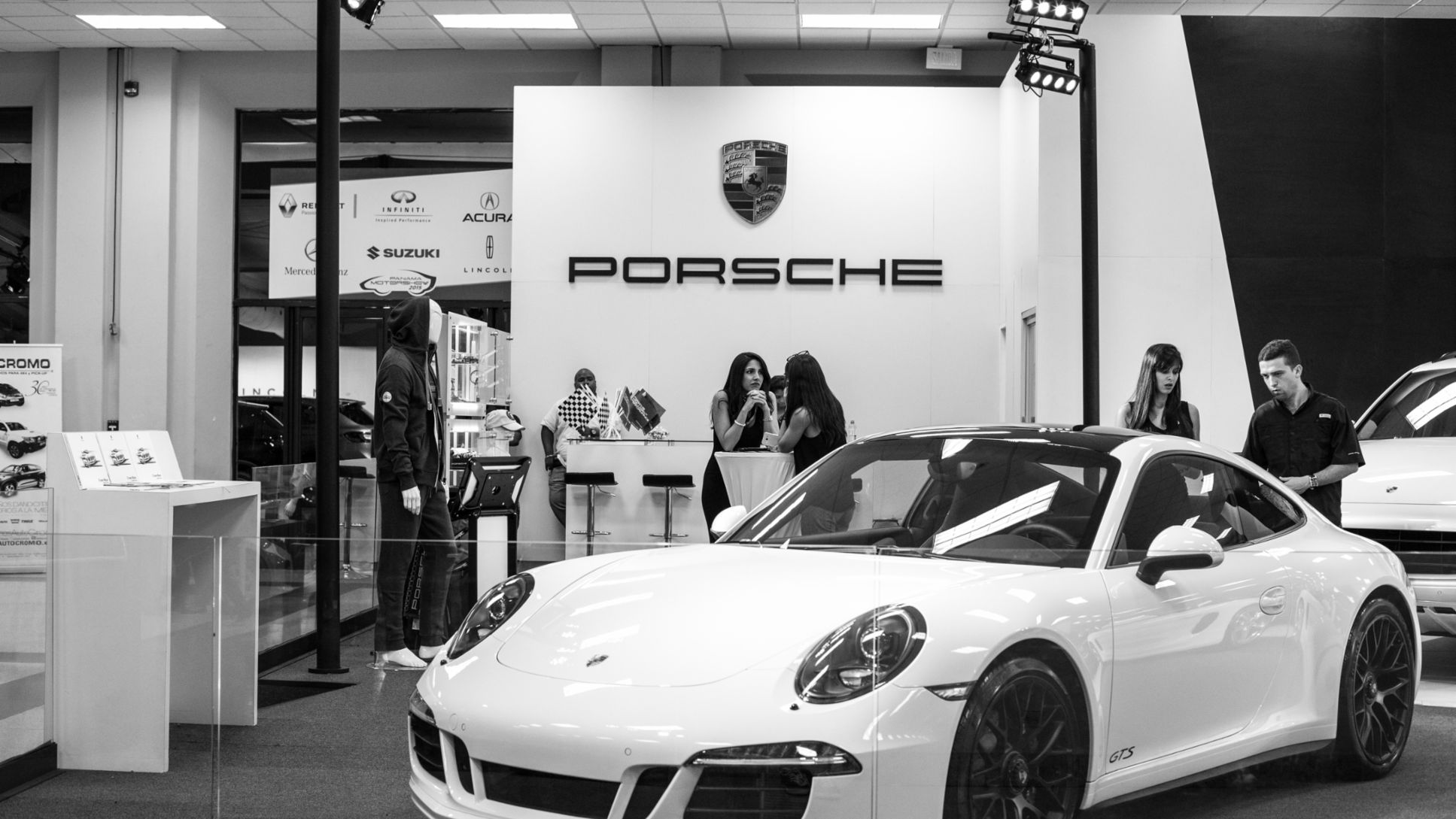 Comunicado de prensa- Porsche estuvo presente en el Panamá Motor Show 2015