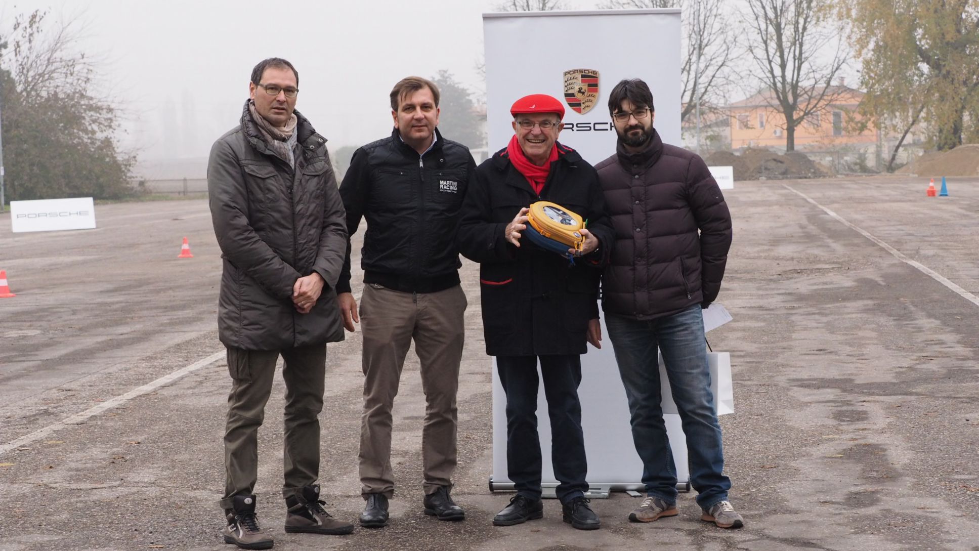 Nella foto, da sinistra: Giovanni Rossi assessore lavori pubblici, Alessio Morini direttore after sales di Porsche Italia, Gastone Fantato, sindaco di Badia Polesine, Andrea Bertolaso  assessore alla programmazione economica