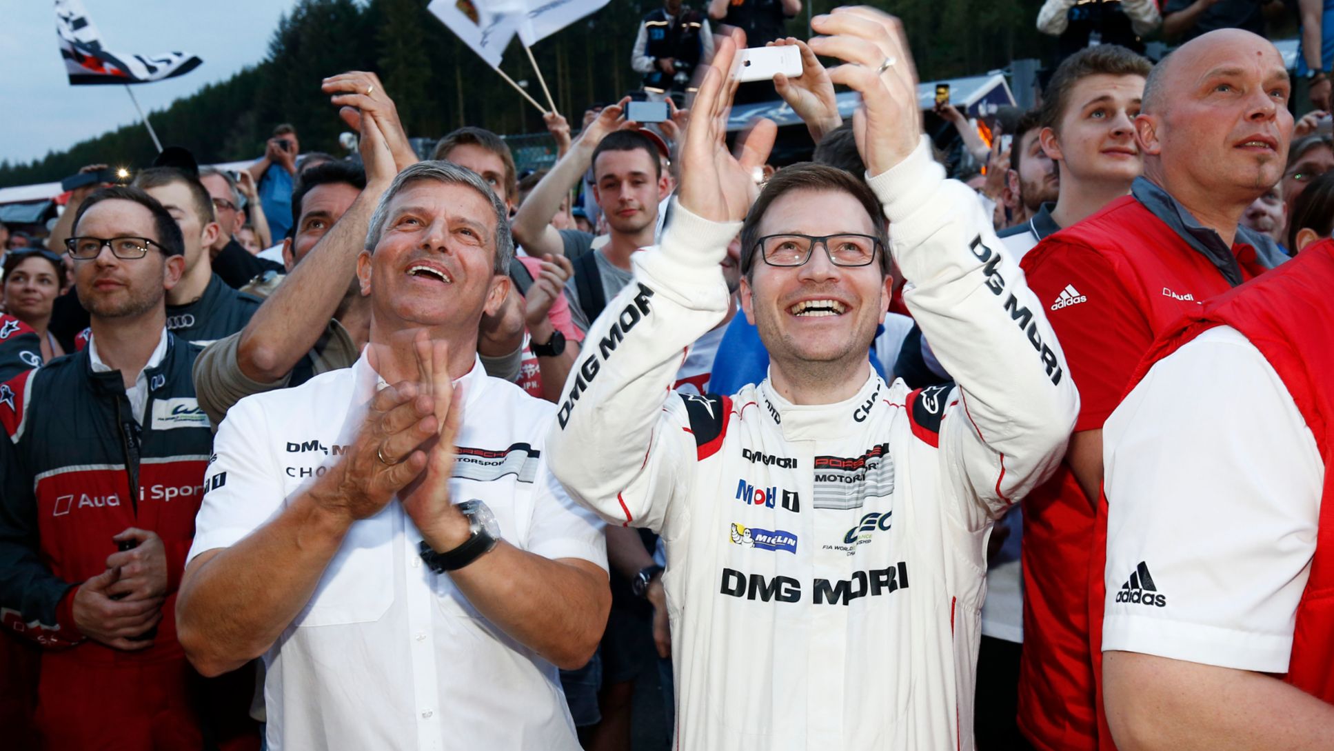 Fritz Enzinger (izq.), Vicepresidente del Proyecto LMP1, y Andreas Seidl, Director Equipo Porsche.