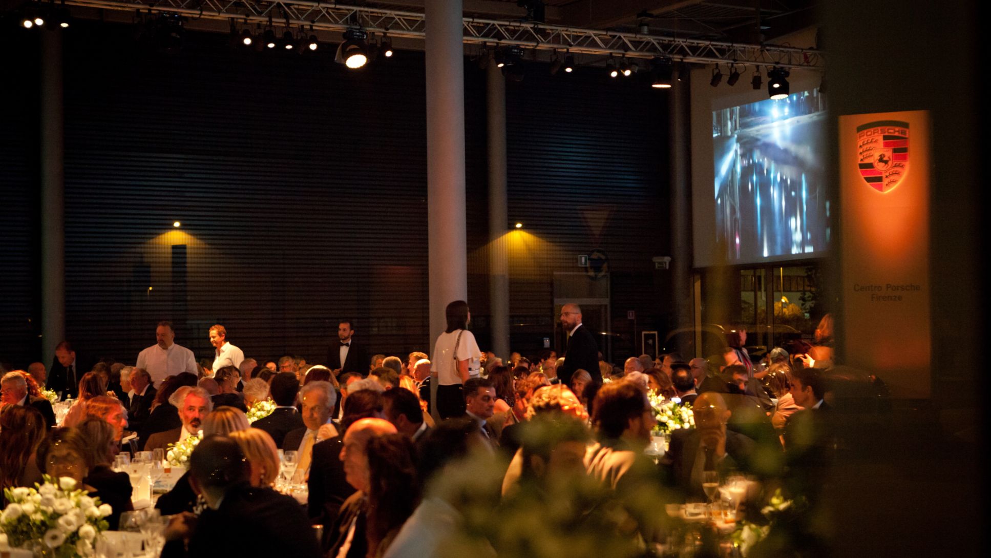 Un momento della serata di gala al Centro Porsche Firenze