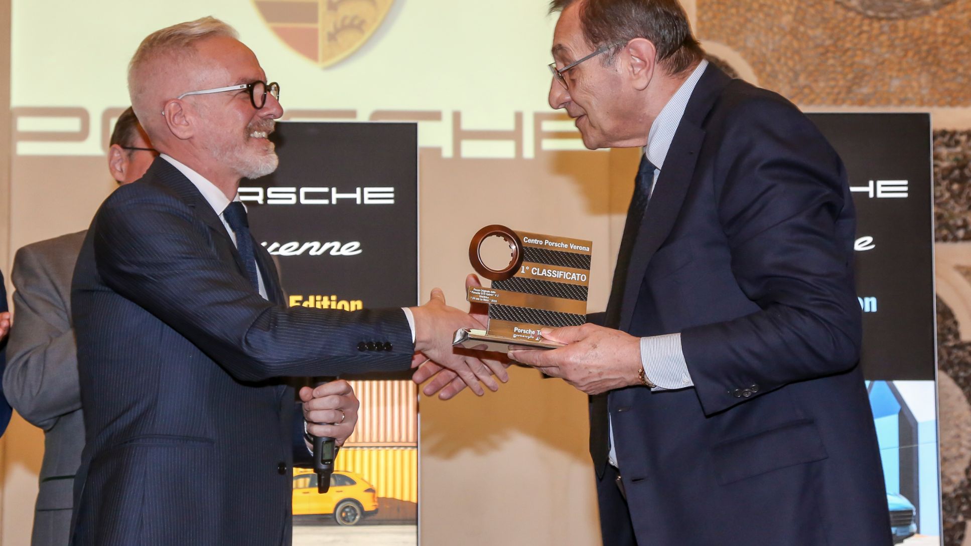 Pietro Innocenti (Direttore Generale di Porsche Italia) e Giorgio Marra (Titolare del Centro Porsche Verona)