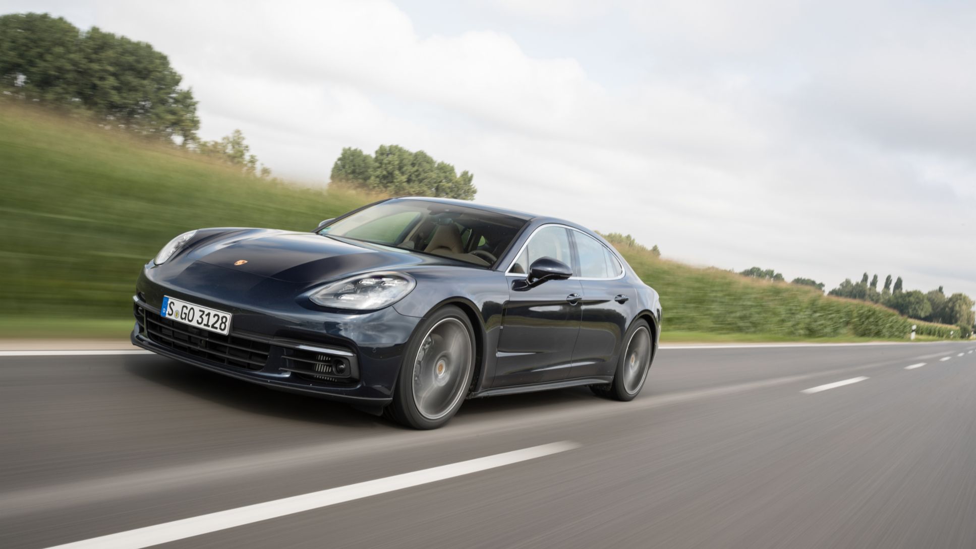 Panamera_4S_Diesel_Night_Blue_Metallic