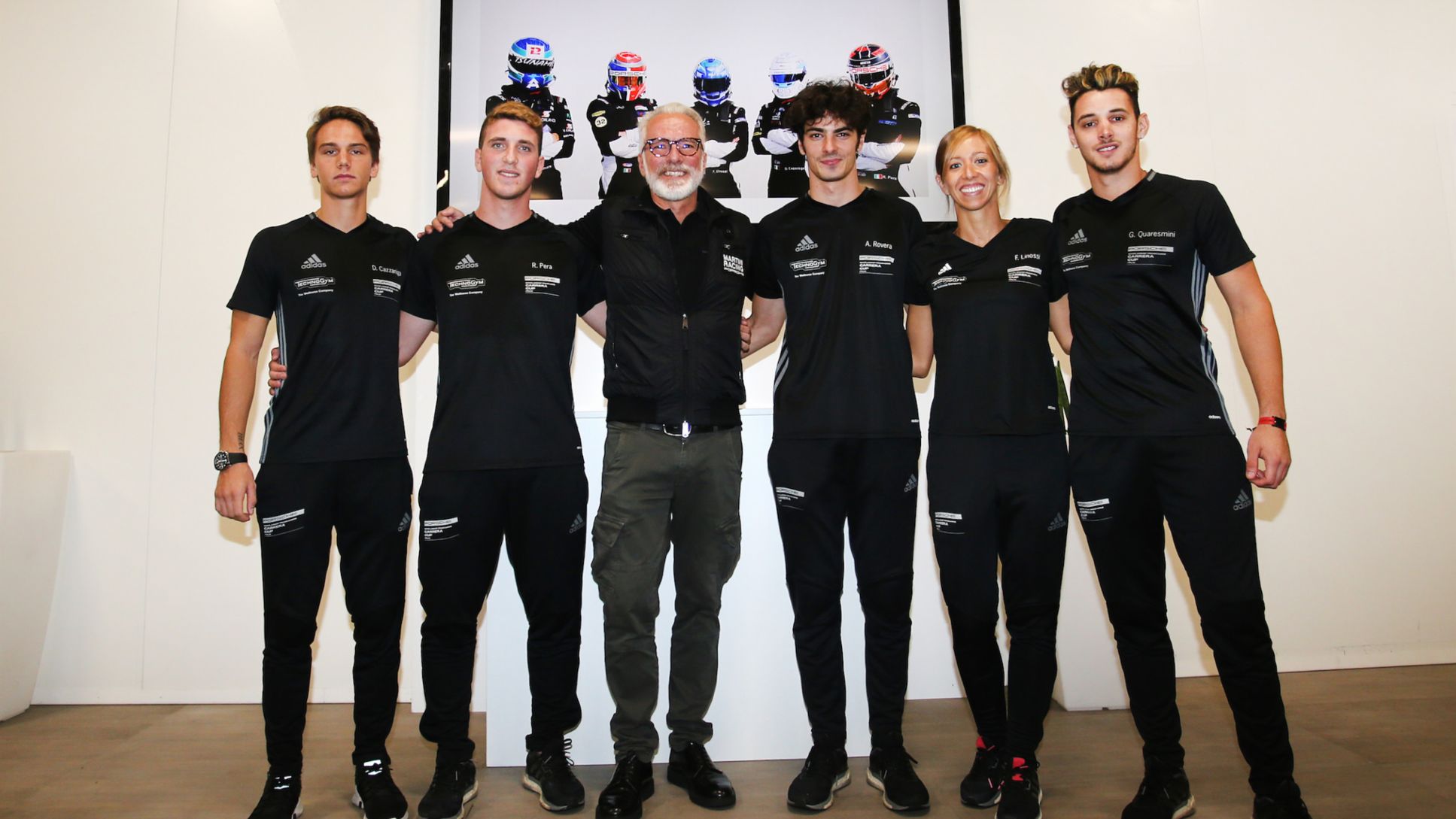 2017_CarreraCupItalia_Innocenti con i giovani piloti dello Scholarship Programme di Porsche Italia