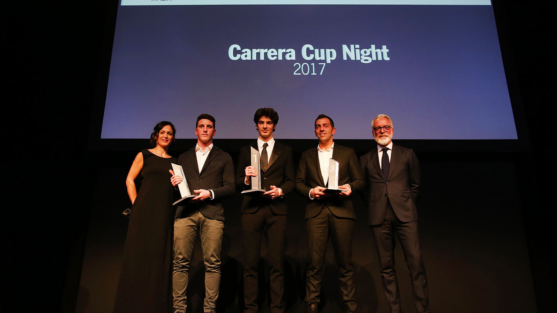 Valentina Albanese (Responsabile Motorsport Porsche Italia), Riccardo Pera, Alessio Rovera, Giorgio Arrigoni e Pietro Innocenti (Direttore Generale di Porsche Italia)
