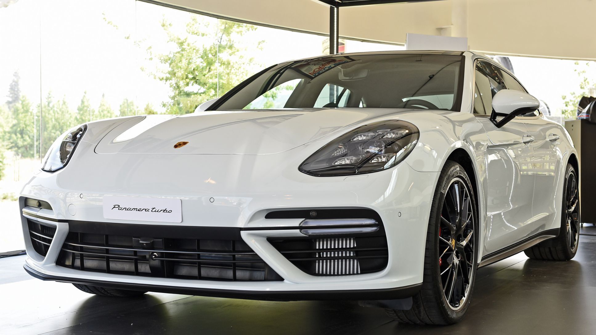 Porsche presenta en Chile el nuevo Panamera Turbo Sport Turismo - Con asientos para cinco pasajeros, llega a ampliar la oferta de la gama Panamera