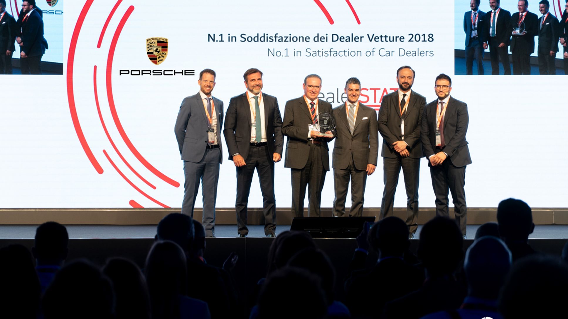 Da sx: Alberto Bet (Research Manager Quintegia), Alessio Morini (Direttore Post-Vendita Porsche Italia), Diego Lovisetto (Direttore Vendite Porsche Italia), Massimiliano Cariola (Direttore Marketing Porsche Italia), Giovanni Viganò (Responsabile Sviluppo Rete Porsche Italia), Gabriele Maramieri (General Manager Quintegia)