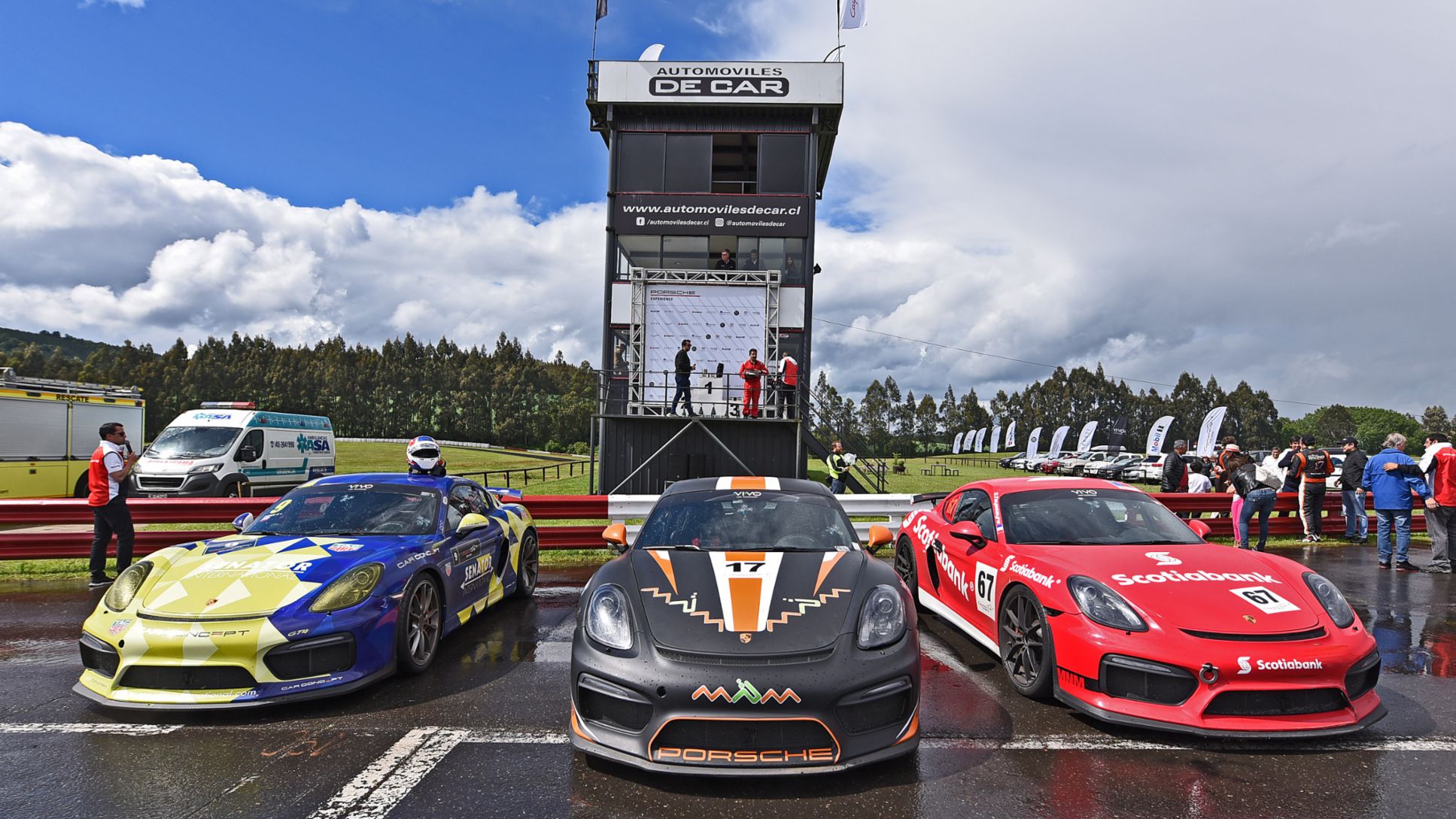 Autos de los pilotos que estuvieron en el podio del Round 5 del Cayman GT4 Challenge