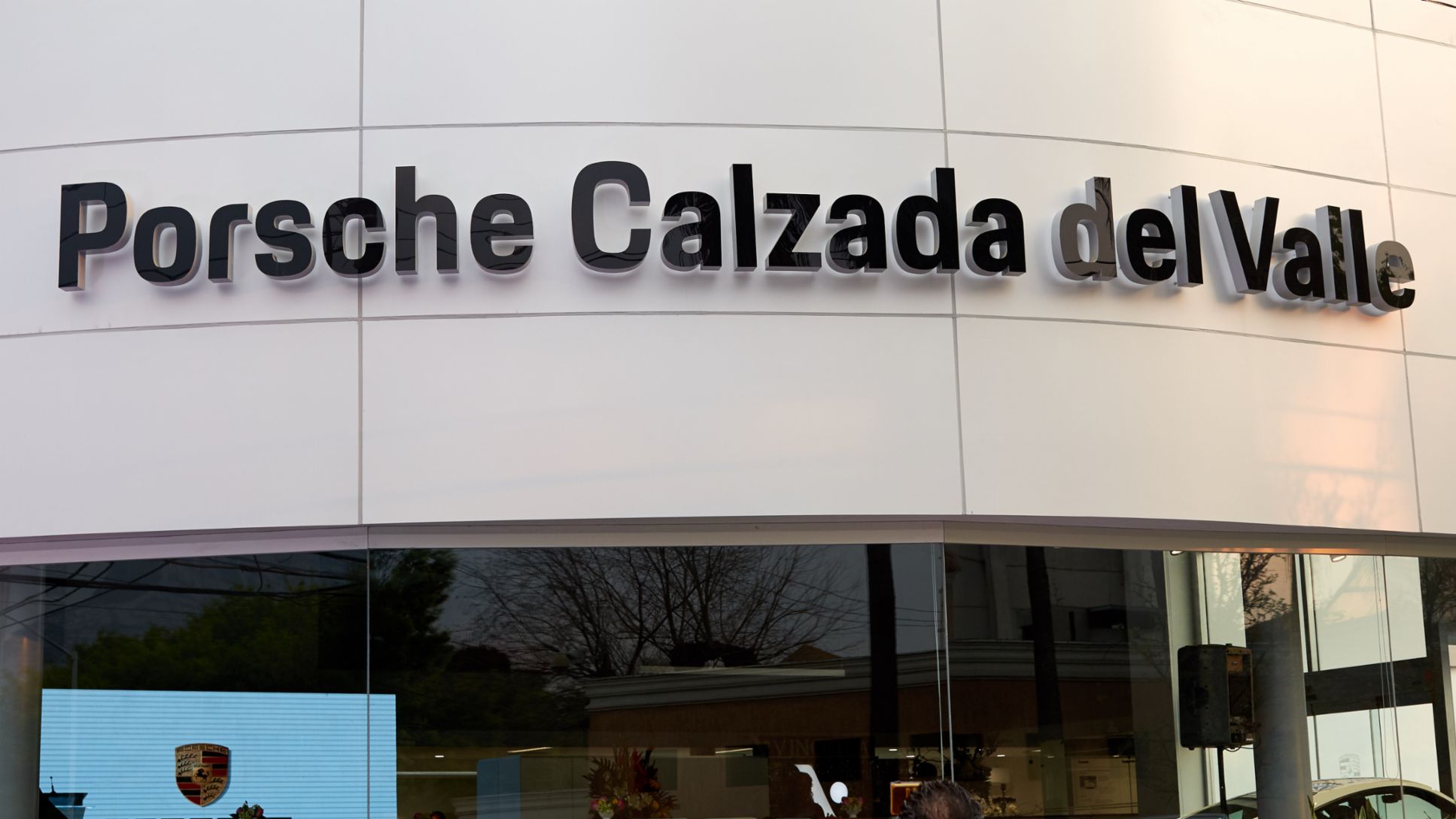 Porsche Calzada del Valle abre sus puertas en Monterrey