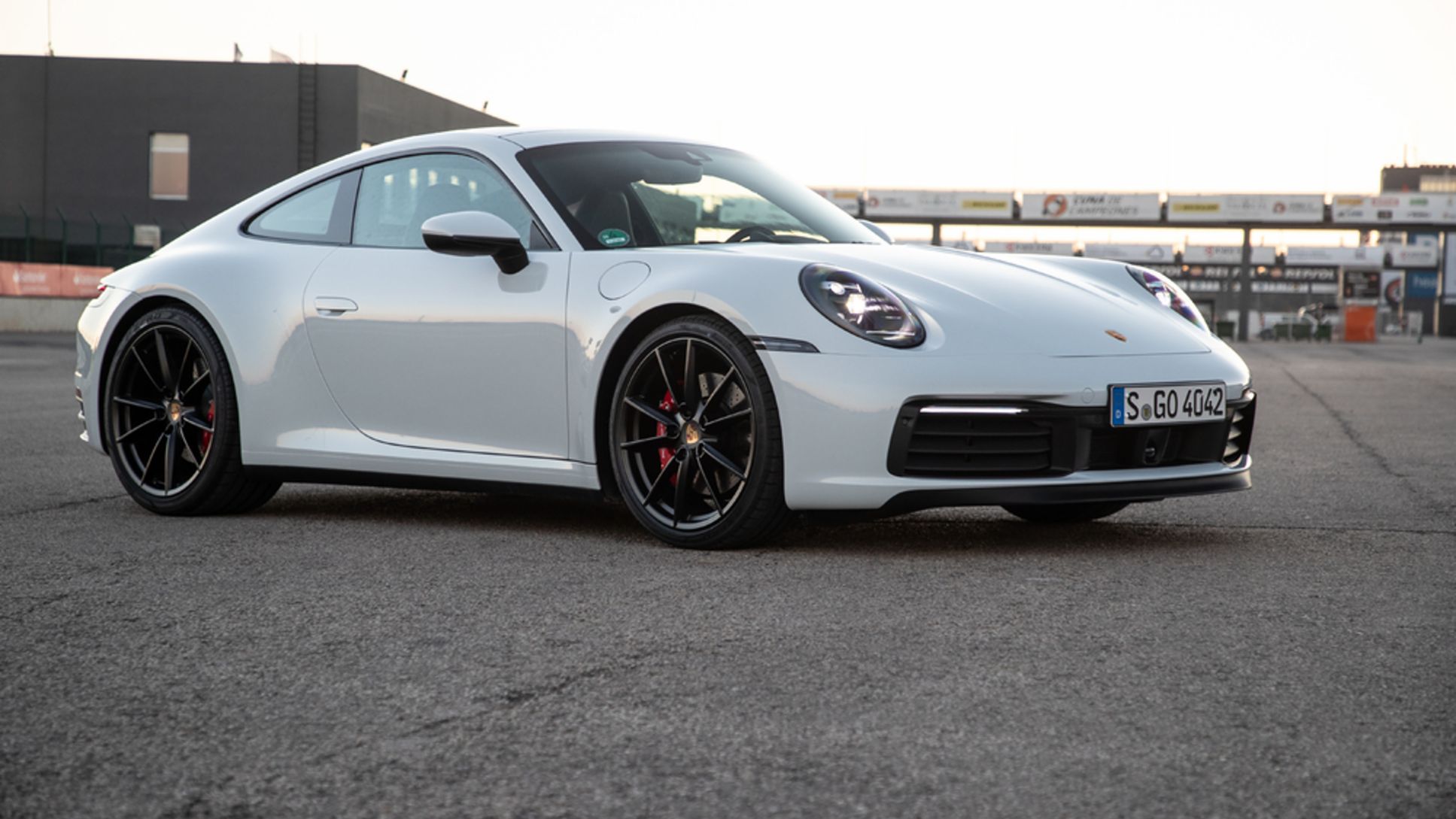 Nuevo Porsche 911 hace su estreno en Chile mezclando modernidad y tradición