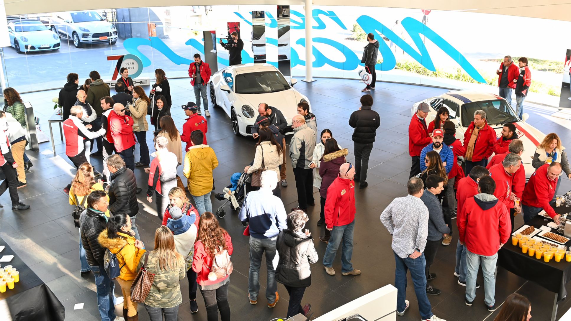 Clientes se reúnen en el Porsche Center Santiago para dar inicio al evento "Sportscar Together Day"