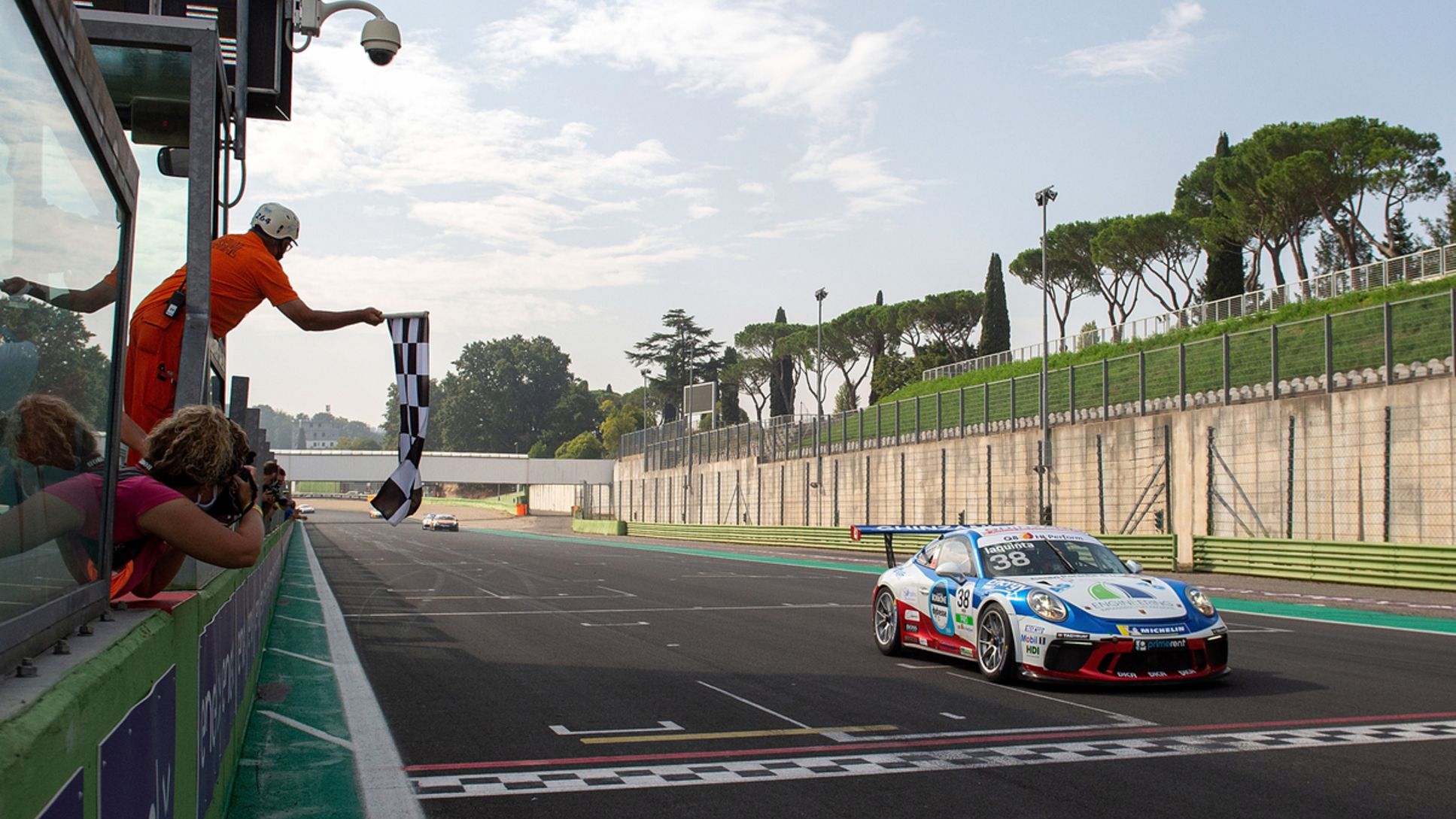 Porsche Carrera Cup Italia, Iaquinta risponde a Quaresmini in gara 2 a Vallelunga