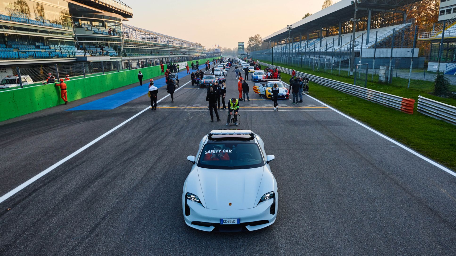 Porsche Carrera Cup Italia_Round 6_Gara 1_Autodromo Nazionale Monza_Griglia di partenza, Taycan safety car