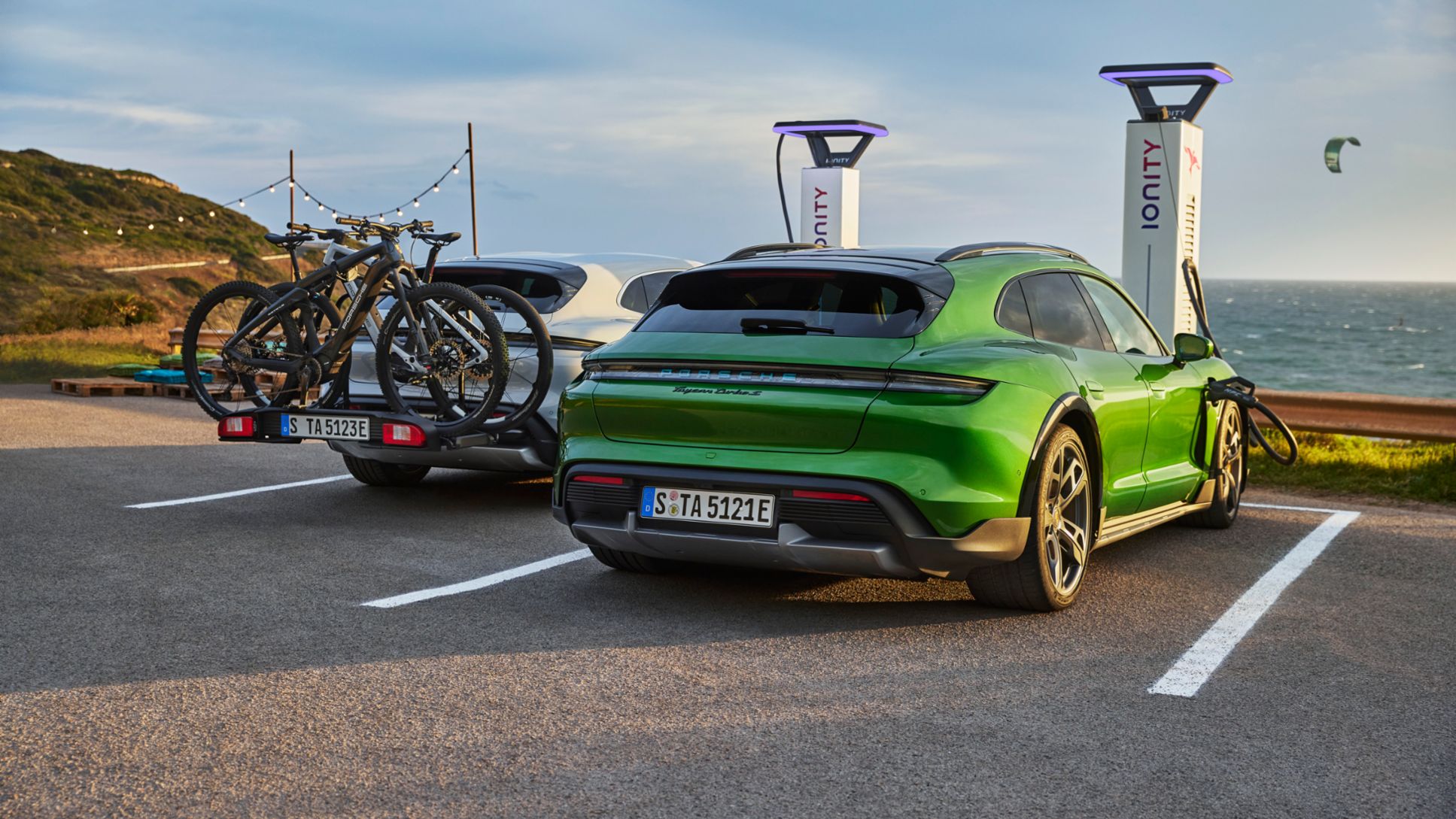 Le ultime novità aggiunte alla gamma di prodotti Porsche hanno supportato le vendite, in particolare le nuove varianti del modello totalmente elettrico Taycan