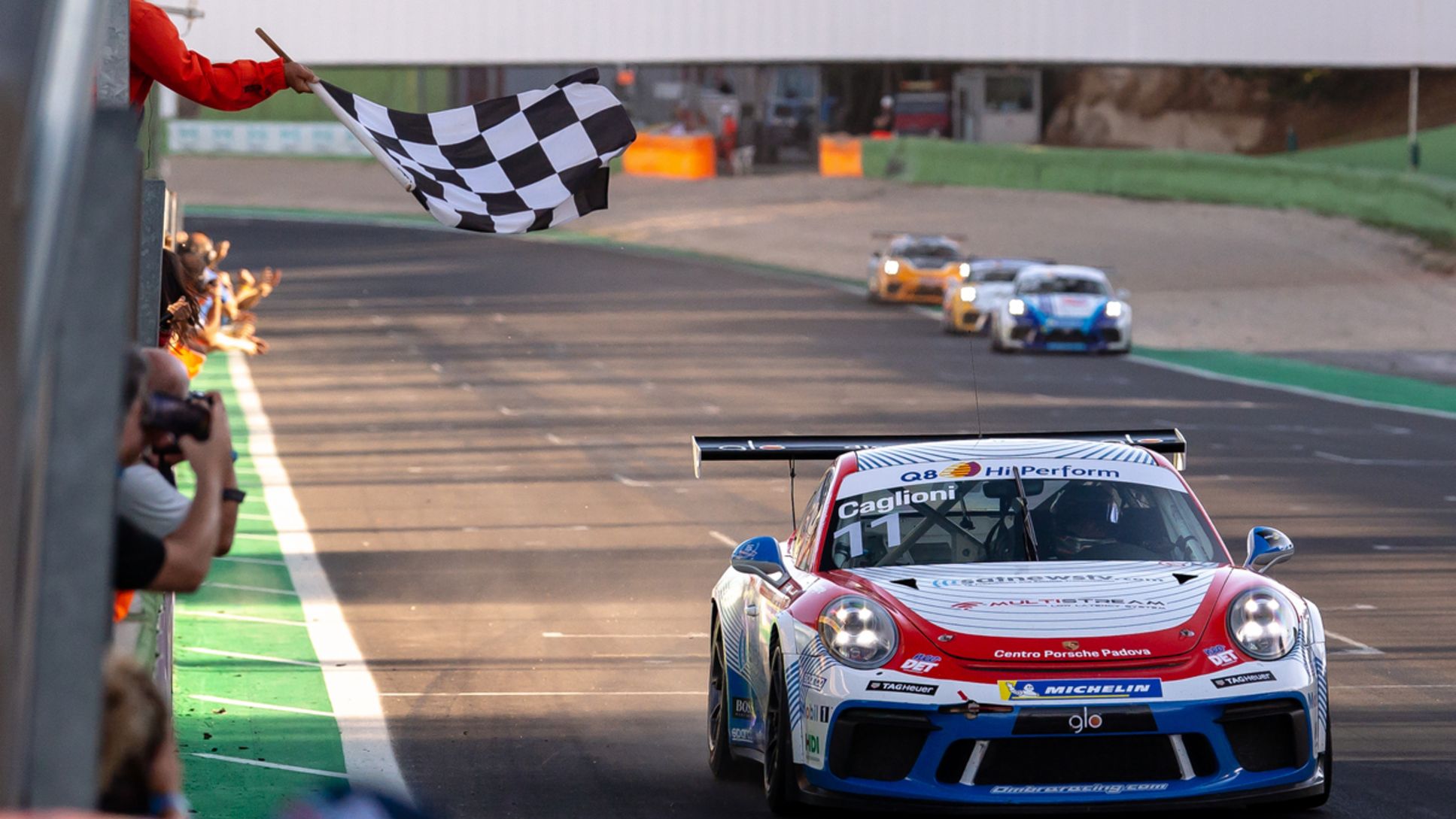 Porsche Carrera Cup Italia, Caglioni vince gara 1 dalla pole a Vallelunga