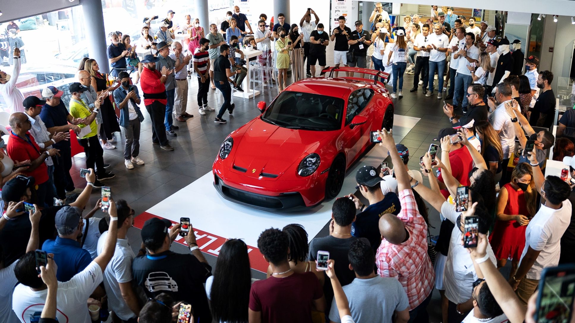 Con mucha elegancia fue presentado el nuevo Porsche 911 GT3 en Panamá
