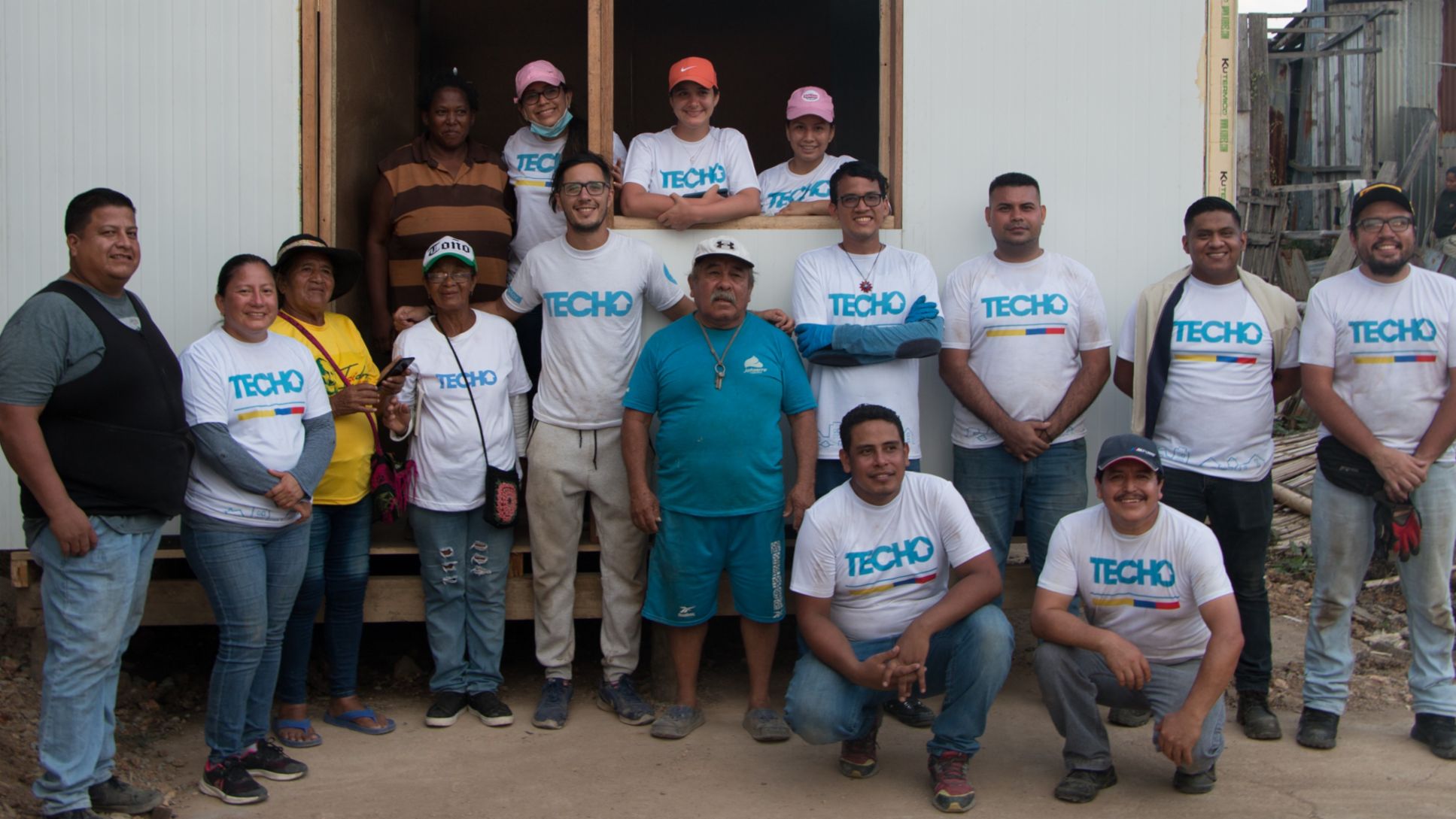 Porsche continúa con la construcción y donación de una nueva vivienda en Ecuador en alianza con TECHO.