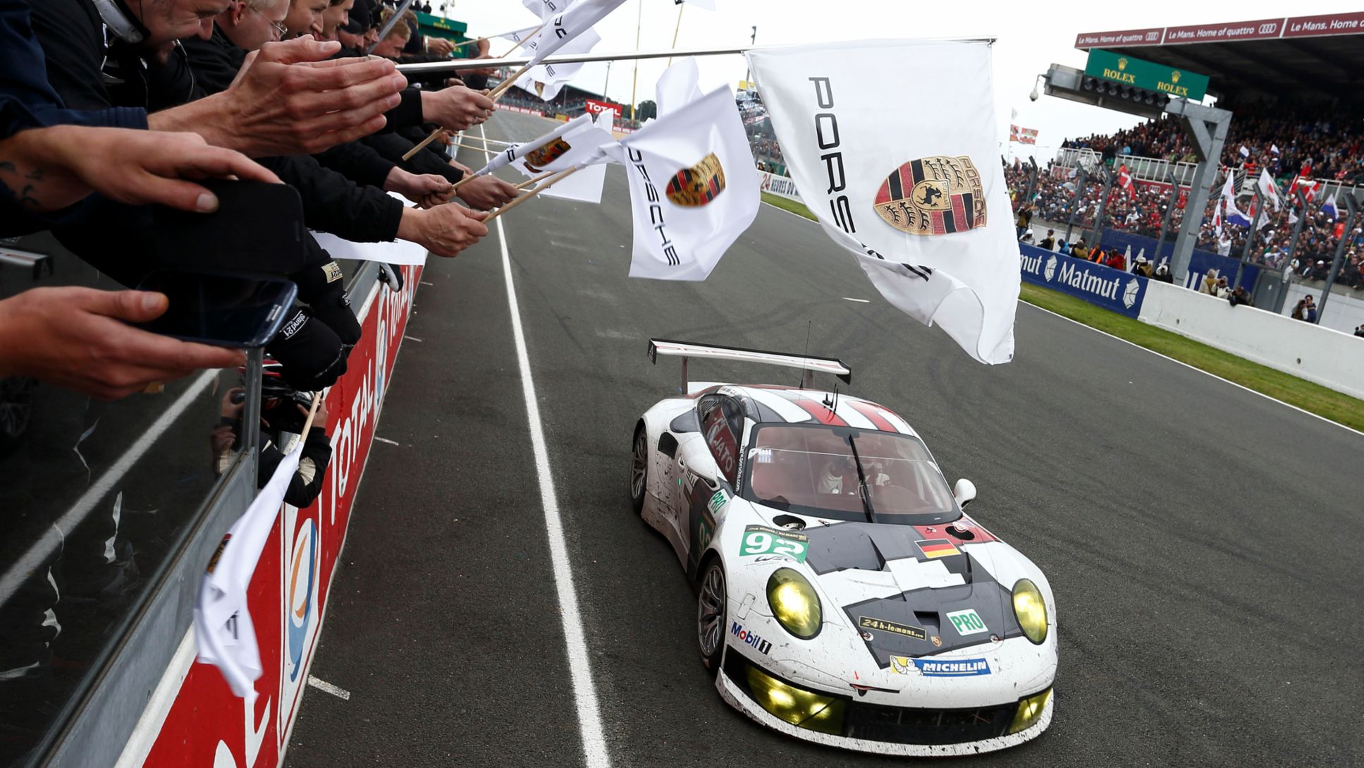 24 Horas de Le Mans 2013: Porsche 911 RSR, Porsche AG Team Manthey: Marc Lieb, Richard Lietz, Romain Dumas