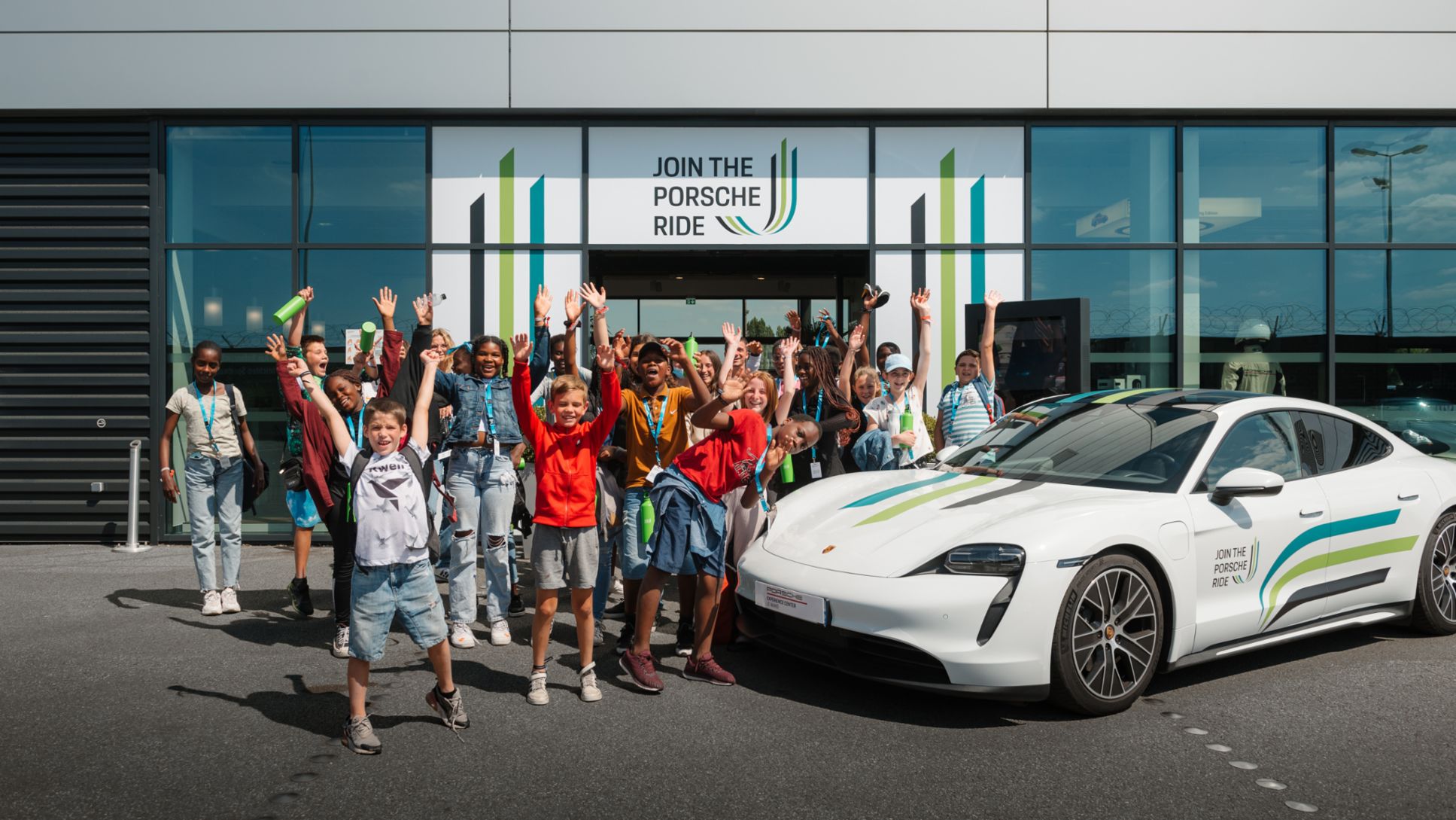 Troisième stop de « Join the Porsche Ride » au Mans.