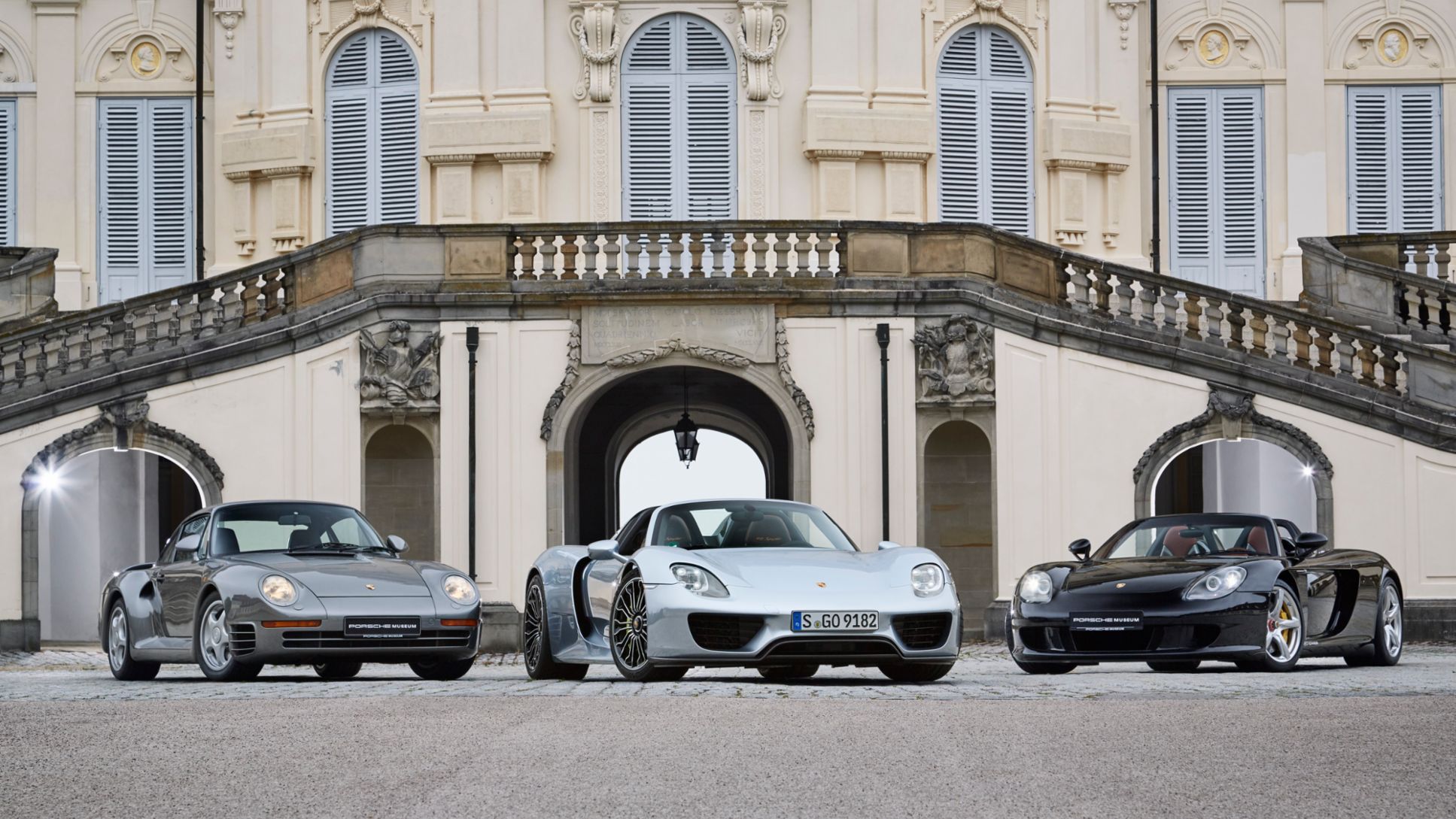 Three Porsche super sports cars among themselves: 959, 918 Spyder and Carrera GT (from left)