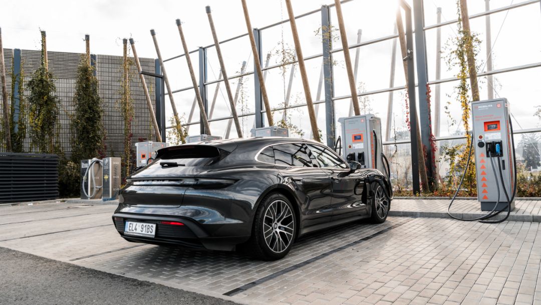 S&iacute;ť Porsche Charging Service se v ČR rozrostla na 4 305 nab&iacute;jec&iacute;ch bodů