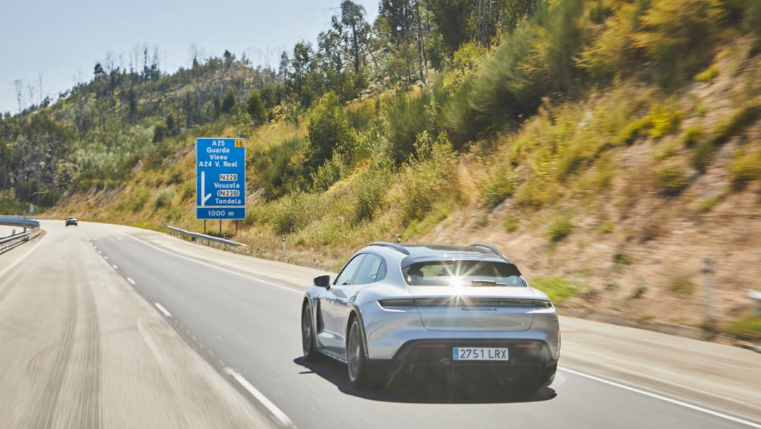Ruta Oporto - Madrid con el Porsche Taycan Cross Turismo Turbo S