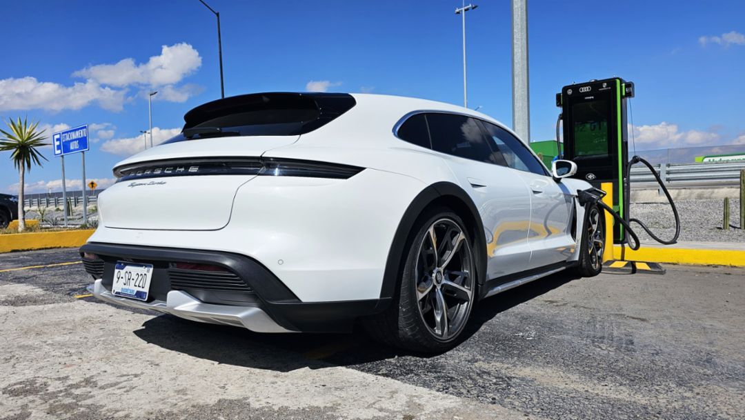 M&aacute;s opciones de carga para los veh&iacute;culos h&iacute;bridos y el&eacute;ctricos de Porsche