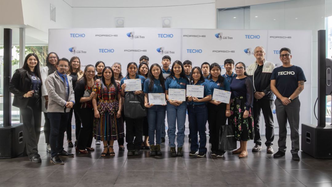 Porsche, Grupo Los Tres y TECHO impulsan la formación de jóvenes en mecánica automotriz