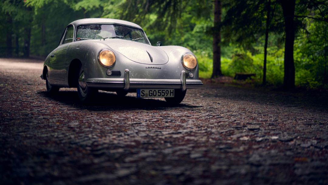 Porsche aduce la Concursul de Eleganță Sinaia un exemplar 356 Coup&eacute;