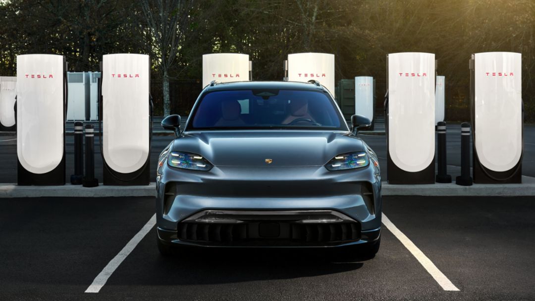 Porsche expands charging options with Plug & Charge for greater flexibility