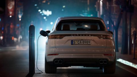 The most powerful Porsche Cayenne is a plug-in hybrid