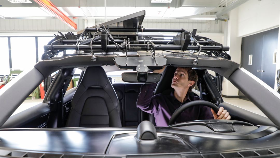 Klaus Bernhard, Director del equipo PMU, DMU y concept cars, Package Functioning Model del Taycan Cross Turismo, 2021, Porsche AG