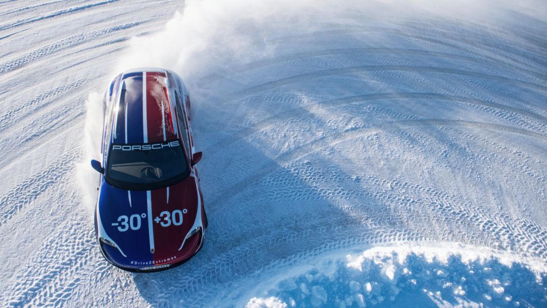 Drive2Extremes: Video del Taycan Turbo Cross Turismo entre el hielo y el desierto