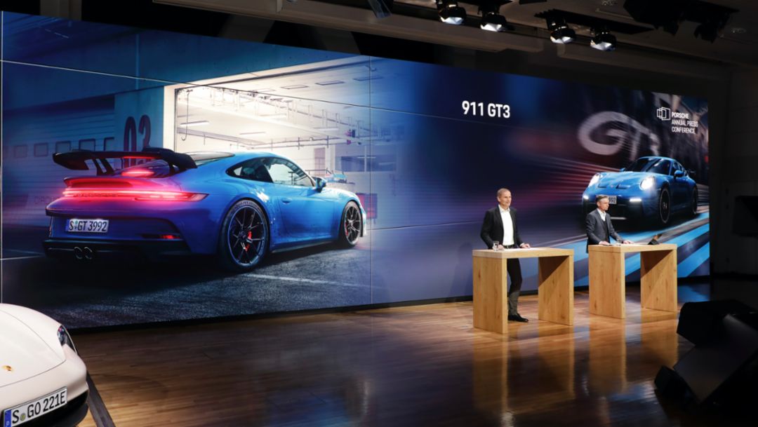 Oliver Blume, Chairman of the Executive Board of Porsche AG, Lutz Meschke, Deputy Chairman of the Executive Board and Member of the Executive Board responsible for Finance and IT of Porsche AG, l-r, 911 GT3, Taycan, Annual Press Conference, 2022, Porsche AG