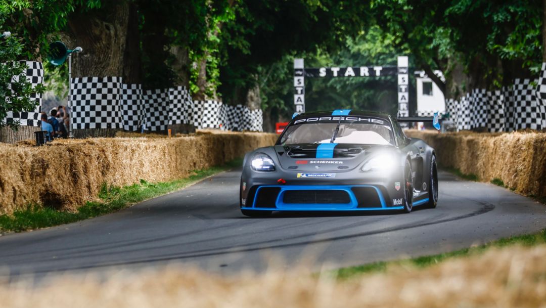 Public World Premiere of the GT4 e-Performance at the Festival of Speed