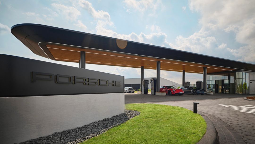 Porsche e Iberdrola inauguran una estación de carga rápida en la Comunidad  Valenciana - Porsche Newsroom ESP