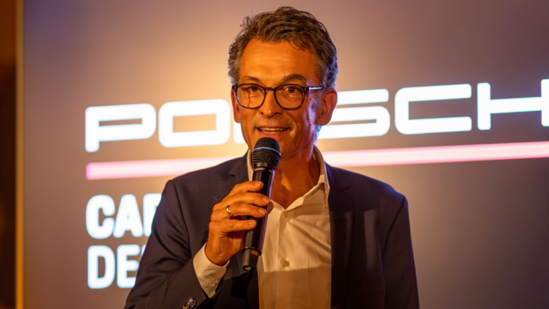 Siegerehrung Porsche Carrera Cup Deutschland 2023: Alexander Pollich (D), Vorsitzender der Geschäftsführung Porsche Deutschland GmbH, 2023, Porsche AG