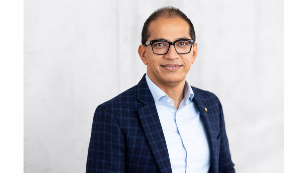 Sajjad Khan, miembro del Consejo de Dirección de Porsche AG (Car-IT), 2024, Porsche AG