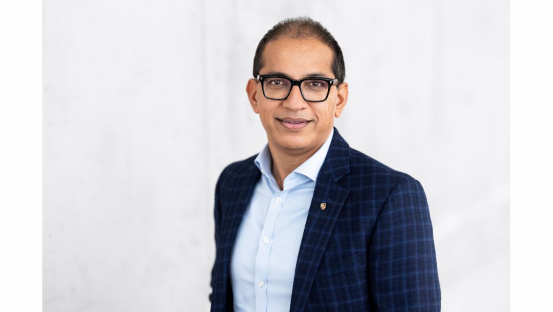 Sajjad Khan, miembro del Consejo de Dirección de Porsche AG (Car-IT), 2024, Porsche AG