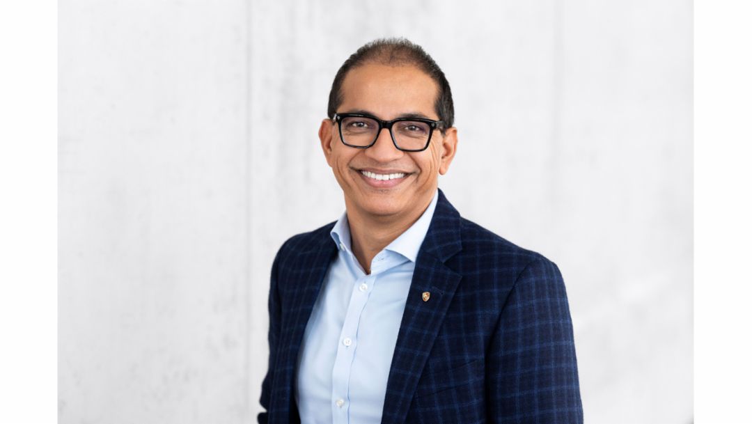 Sajjad Khan, miembro del Consejo de Dirección de Porsche AG (Car-IT), 2024, Porsche AG