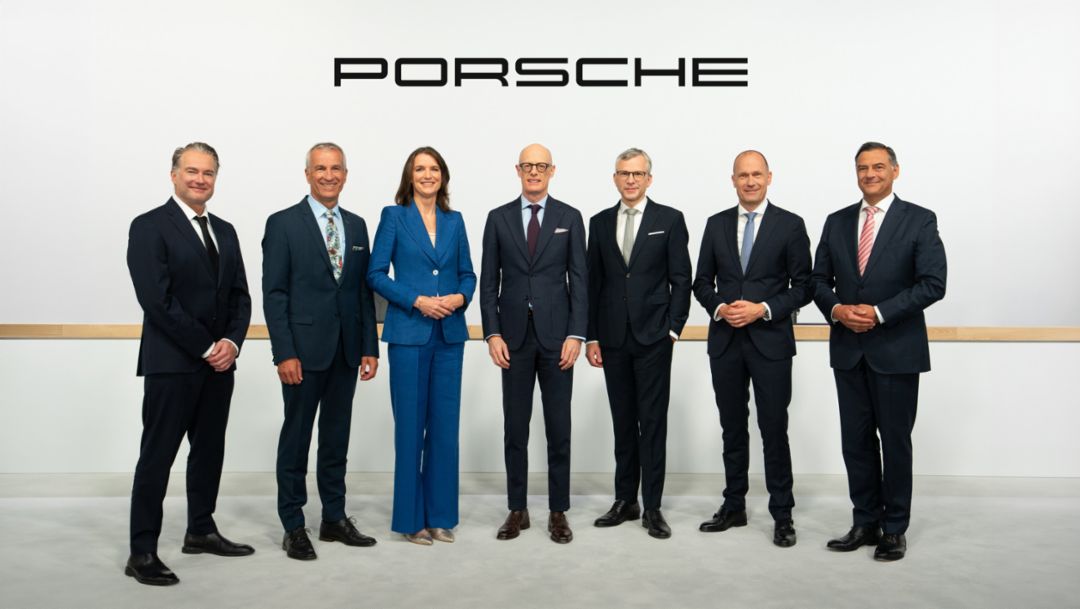 Matthias Becker, Mitglied des Vorstandes, Vertrieb und Marketing, Albrecht Reimold, Mitglied des Vorstandes, Produktion und Logistik, Vera Schalwig, Mitglied des Vorstandes, Personal- und Sozialwesen, Dr. Michael Leiters, Vorstandsvorsitzender der Dr. Ing. h.c. F. Porsche AG, Dr. Jochen Breckner, Mitglied des Vorstandes, Finanzen und IT, Joachim Scharnagl, Mitglied des Vorstandes, Beschaffung, Dr. Michael Steiner, Stellv. Vorstandsvorsitzender und Mitglied des Vorstandes, Forschung und Entwicklung, 2026, Porsche AG