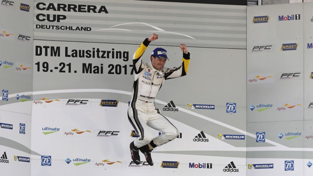 Engelhart takes lights-to-flag win