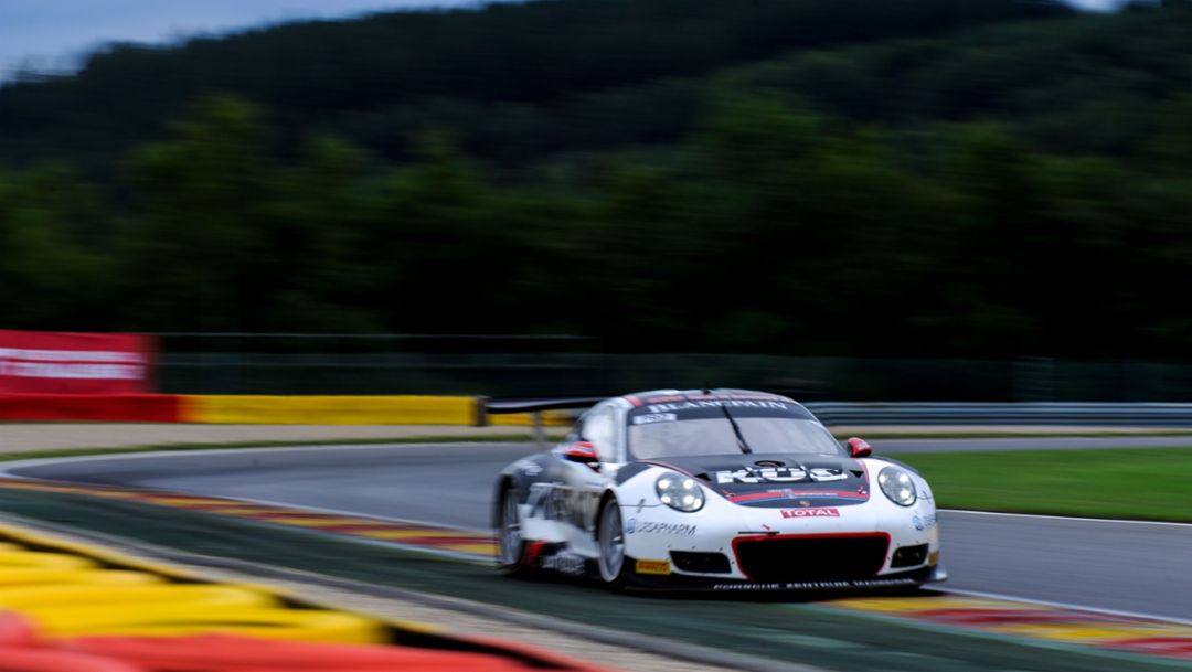 Porsche 911 GT3 R on second grid row
