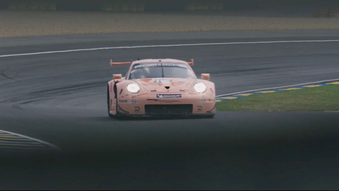 Pink Pig in the lead, Le Mans 2018, Porsche AG