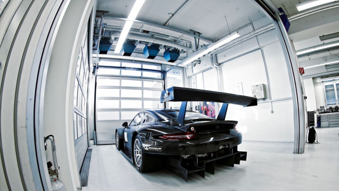 The development of the new Porsche 911 RSR